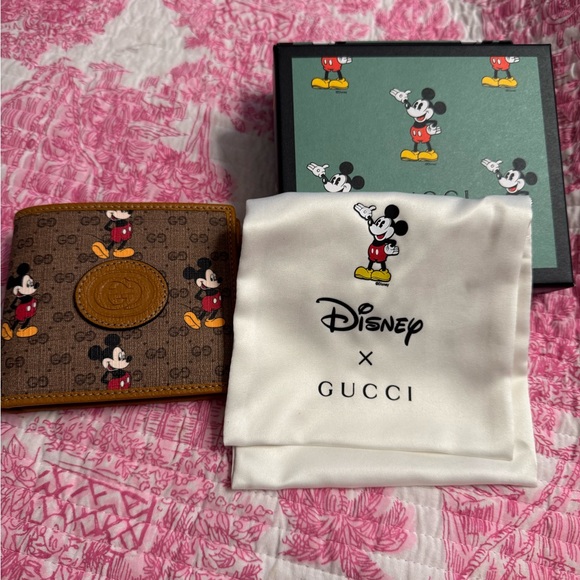 Excellent used condition Men’s Disney x Gucci wallet - Picture 3 of 7